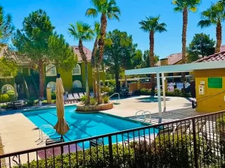 Photo #5: 2336082 Listing