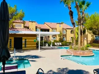 Photo #6: 2336082 Listing