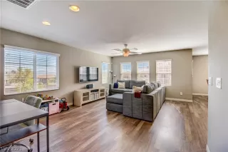 Photo #3: 2336090 Listing