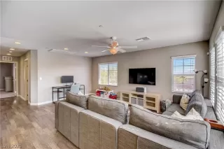 Photo #5: 2336090 Listing