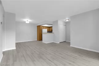 Photo #4: 2336098 Listing 