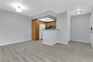 Photo #5: 2336098 Listing 