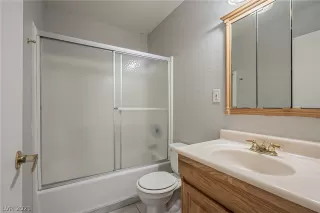 Photo #3: 2336178 Listing