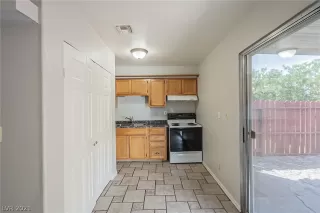 Photo #5: 2336178 Listing