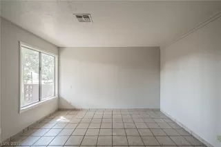 Photo #6: 2336178 Listing