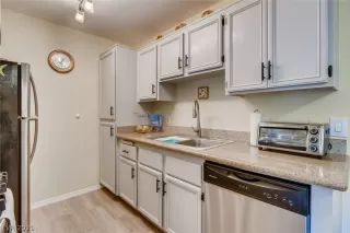 Photo #5: 2336187 Listing 