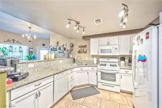 Photo #6: 2336261 Listing