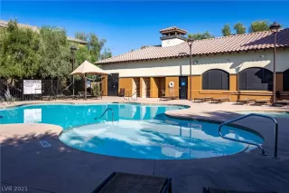 Photo #2: 2336279 Listing