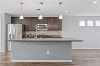 Photo #4: 2336279 Listing