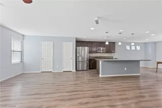 Photo #6: 2336279 Listing