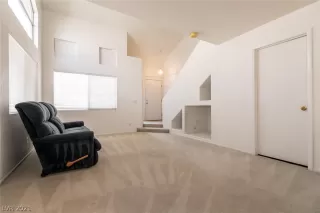 Photo #5: 2336283 Listing