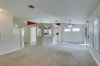 Photo #4: 2336295 Listing