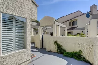 Photo #3: 2336345 Listing