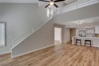 Photo #5: 2336345 Listing