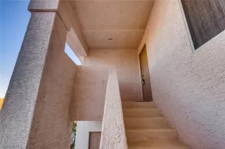 Photo #5: 2336347 Listing 