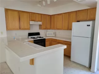 Photo #2: 2336357 Listing 