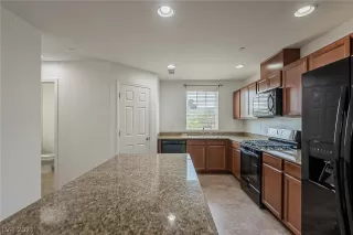 Photo #1: 2336365 Listing 