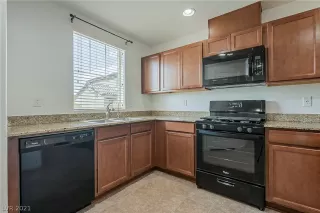 Photo #5: 2336365 Listing 