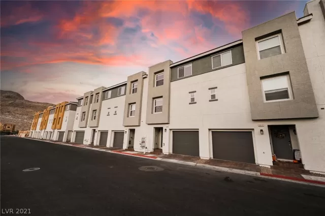 MLS: 2336386 Condo For Sale