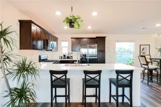 Photo #6: 2336386 Listing