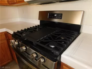 Photo #5: 2336387 Listing 