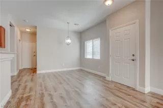 Photo #6: 2336395 Listing