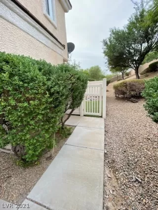 Photo #2: 2336476 Listing