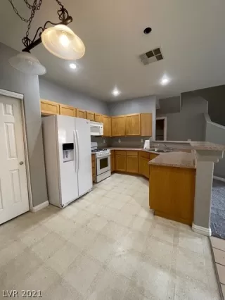 Photo #6: 2336476 Listing