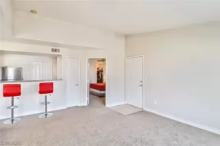 Photo #6: 2336479 Listing