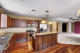 Photo #3: 2336481 Listing