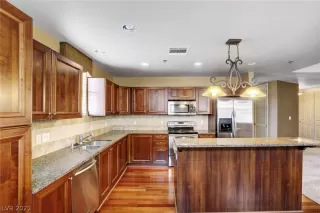 Photo #4: 2336481 Listing