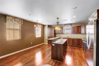 Photo #5: 2336481 Listing