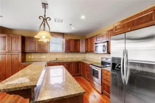 Photo #6: 2336481 Listing