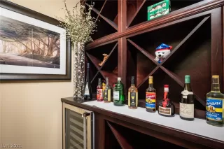 Photo #2: 2336483 Listing