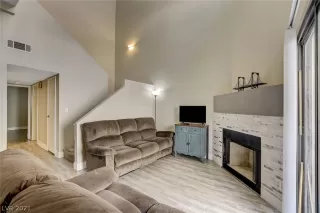 Photo #3: 2336494 Listing