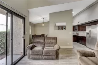 Photo #4: 2336494 Listing