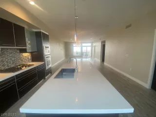 Photo #5: 2336523 Listing 