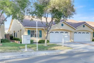 Photo #1: 2336556 Listing