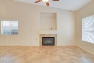 Photo #5: 2336556 Listing