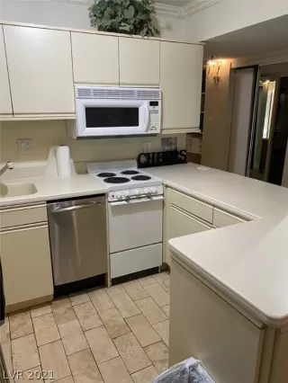 Photo #2: 2336560 Listing 