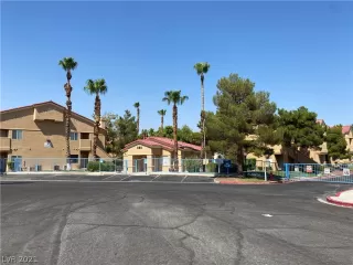 Photo #2: 2336569 Listing 