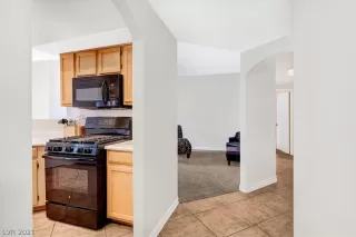 Photo #5: 2336583 Listing