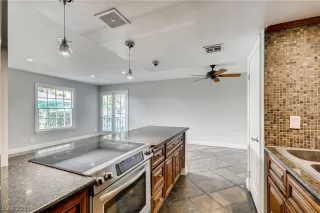 Photo #5: 2336593 Listing 