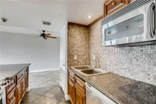 Photo #6: 2336593 Listing 