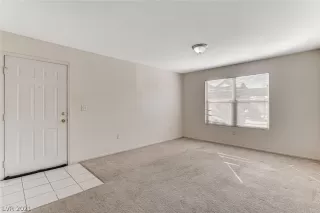 Photo #5: 2336607 Listing