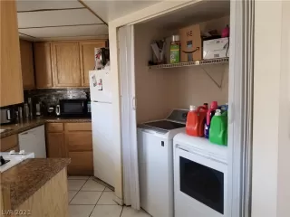 Photo #6: 2336627 Listing