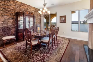 Photo #4: 2336677 Listing