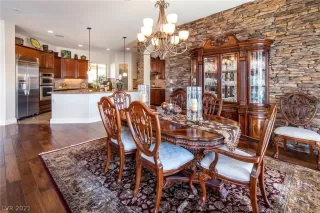 Photo #5: 2336677 Listing