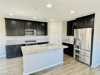 Photo #3: 2336678 Listing 