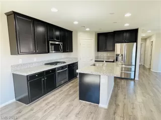 Photo #4: 2336678 Listing 